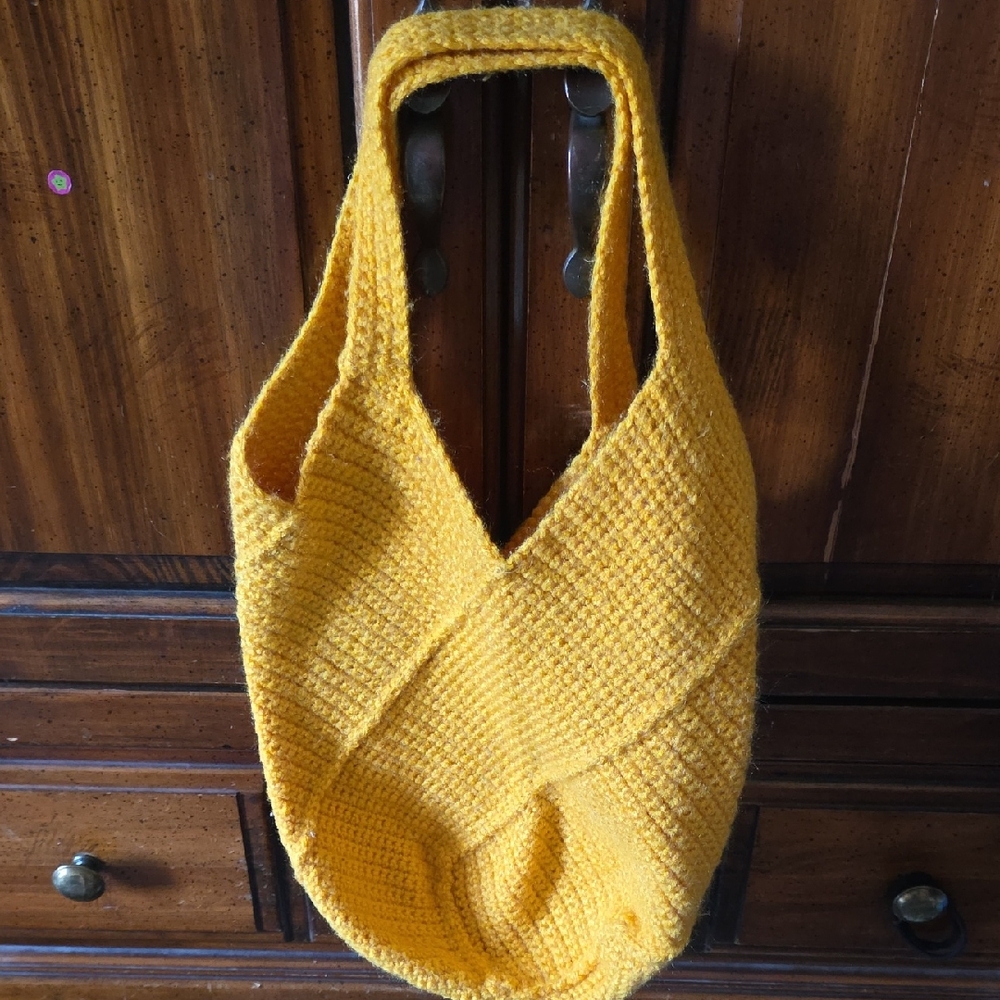 Elegant Yellow Knit Shoulder Bag